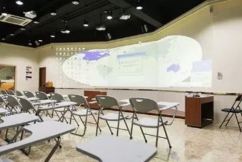 西班牙语情景实训室.jpg