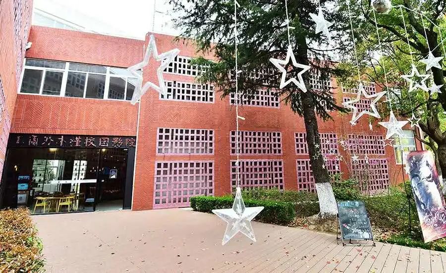 大学生电影文化空间.jpg